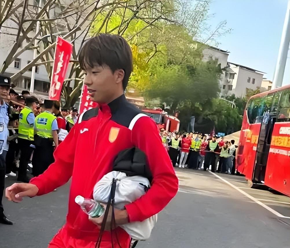 世界杯手机高清观看软件-德转官宣！重庆铜梁龙防守核心已离队转会欧洲，曾立下赫赫战功