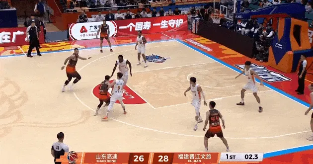 世界杯客户端升级说明-陶汉林接球快速出手压哨抛投打进，山东首节28-28战平福建